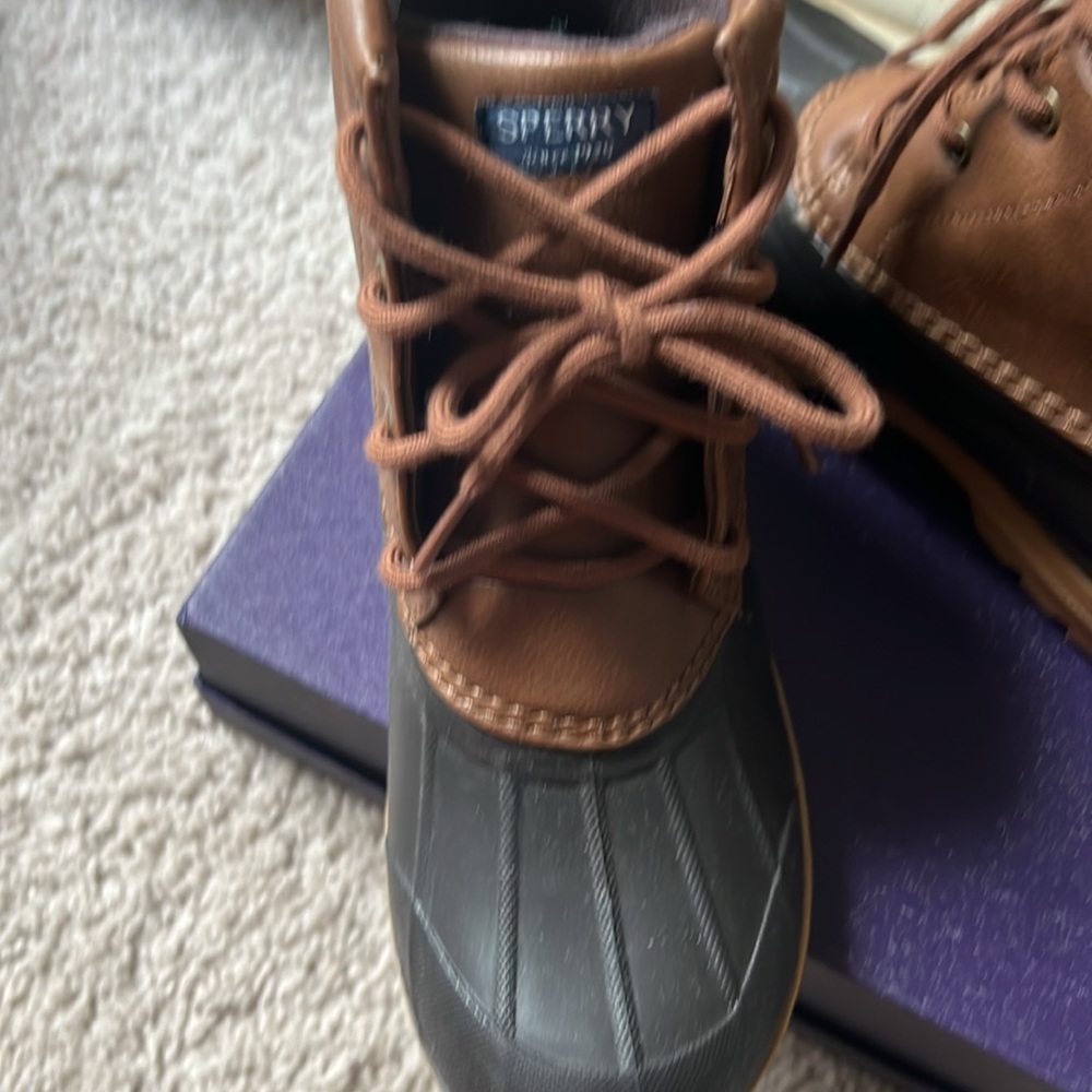 Sperry - Picture 4 of 5